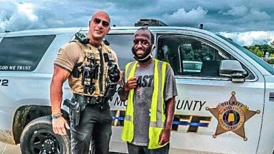 El agente de policía que es idéntico a Dwayne 'The Rock' Johnson