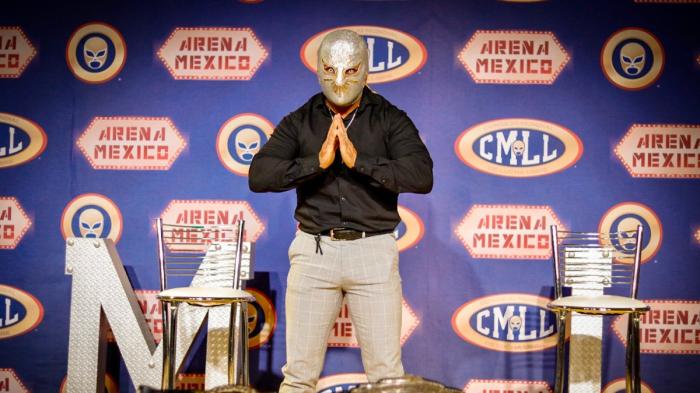 Carístico toma de nuevo el personaje de Místico en el CMLL