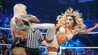 Carmella WWE máscara
