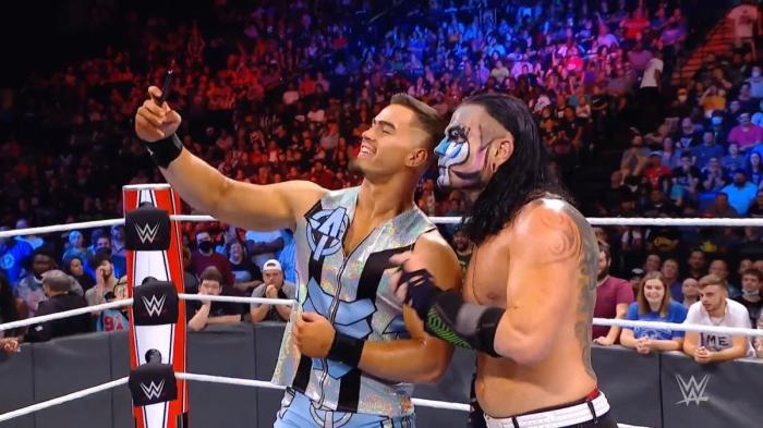 Austin Theory regresa a Monday Night RAW