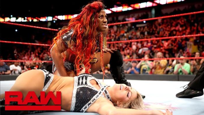 Alexa Bliss y Ember Moon