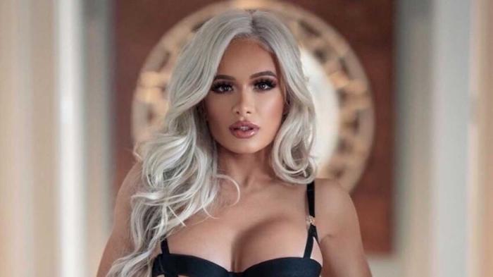 Scarlett Bordeaux