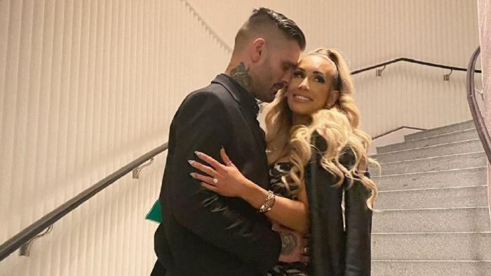 Corey Graves y Carmella