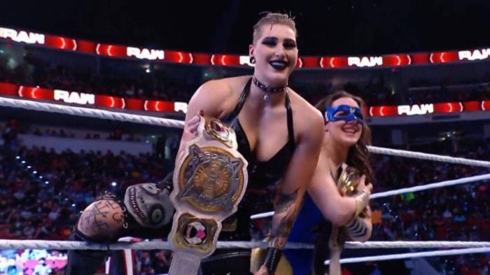 Rhea Ripley y Nikki A.S.H.