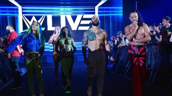 WWE LIVE: SmackDown