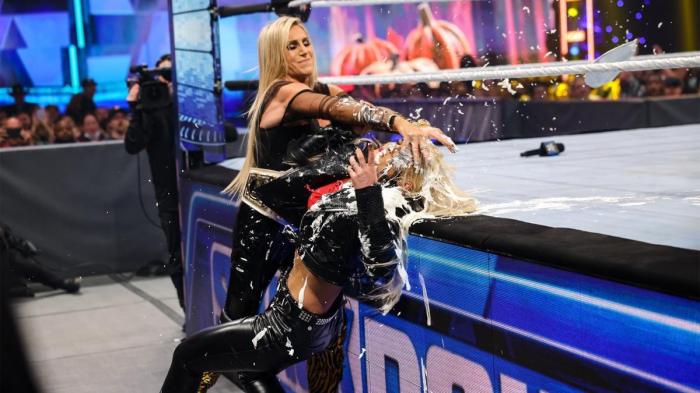 Charlotte Flair y Toni Storm