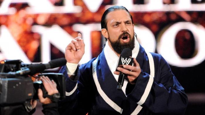 Damien Sandow (Aron Stevens)