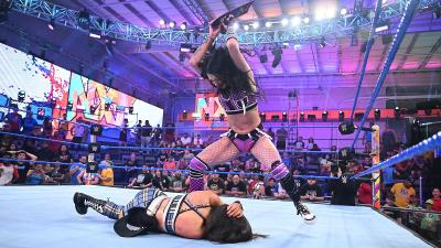 Cora Jade y Roxanne Perez (WWE NXT 2.0)