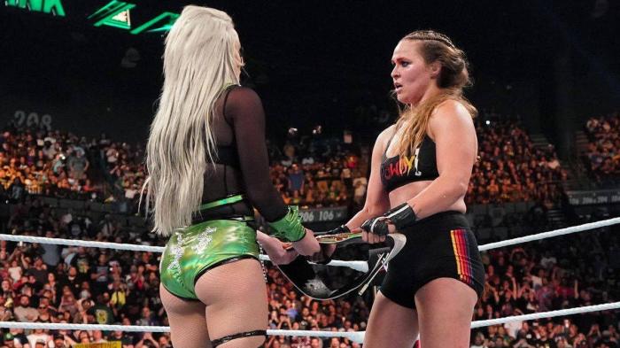 Liv Morgan y Ronda Rousey