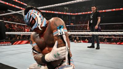 Dominik Mysterio reacciona a la marcha de su padre a SmackDown