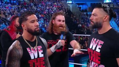 Sami Zayn junto a The Bloodline