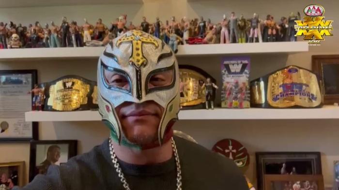 Rey Mysterio realizó una aparición especial en Triplemanía XXX