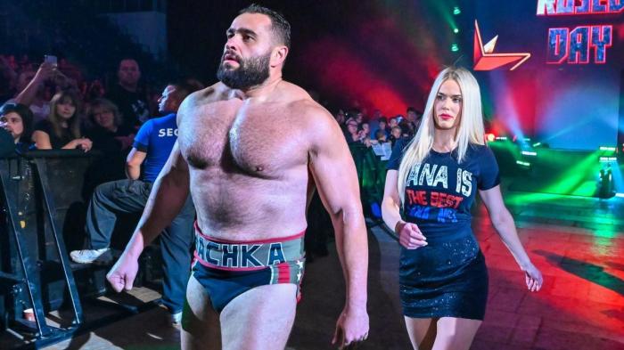 Lana insinúa que Tony Khan tiene trato favorable con algunas superestrellas de AEW