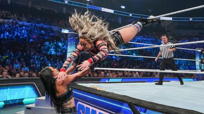 Liv Morgan y Sonya Deville (WWE SmackDown)