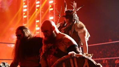 The Viking Raiders y Sarah Logan