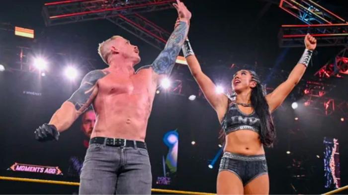 Indi Hartwell, Dexter Lumis