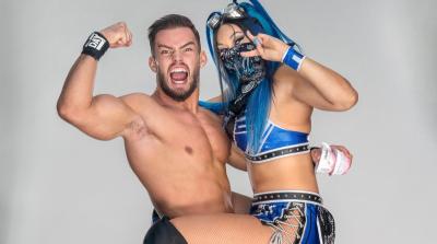 Mia Yim y Austin Theory