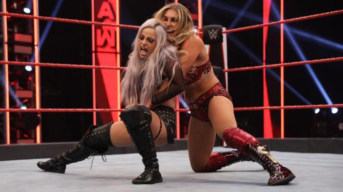 Liv Morgan y Charlotte Flair