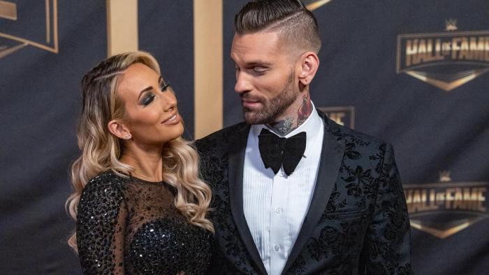 Carmella y Corey Graves