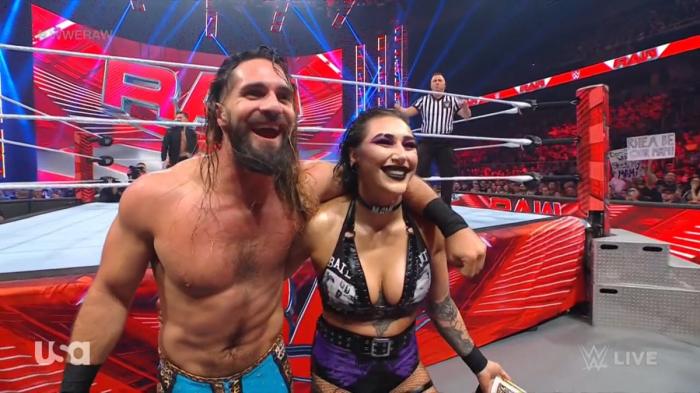 Rhea Ripley y Seth Rollins