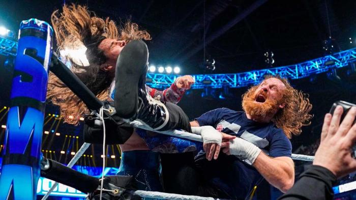 Sami Zayn y Kevin Owens retienen los títulos en WWE SmackDown