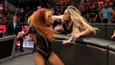 Trish Stratus y Becky Lynch