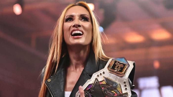 Becky Lynch compitió en NXT Halloween Havoc con molestias