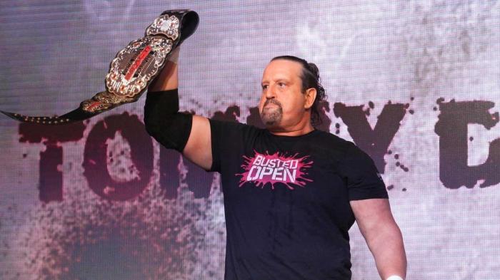 Tommy Dreamer retiene por primera vez el Campeonato Digital Media ante Crazzy Steve