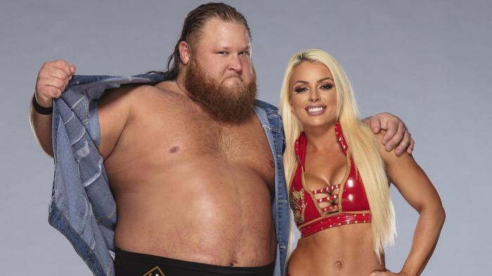 Mandy Rose y Otis