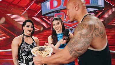 Rhea Ripley y The Rock