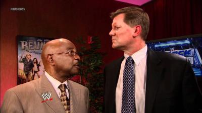 Teddy Long y John Laurinaitis 
