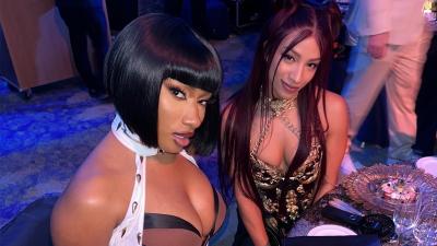 Megan Thee Stallion y Mercedes Moné