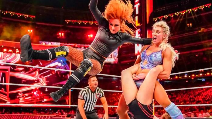 Becky Lynch y Charlotte Flair