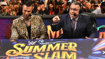 Corey Graves y Michael Cole