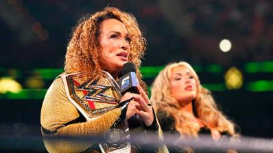 Nia Jax y Tiffany Stratton