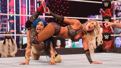 Sasha Banks y Carmella