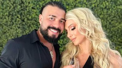 Andrade y Charlotte Flair