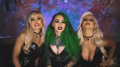Scarlett, Shotzi y Harley Cameron