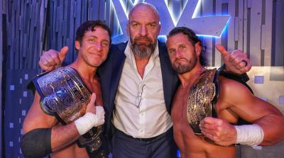 Triple H y Motor City Machine Guns