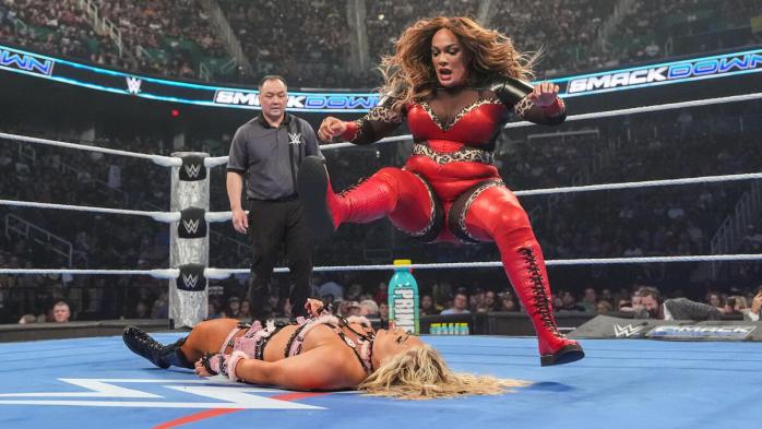 Nia Jax y Tiffany Stratton