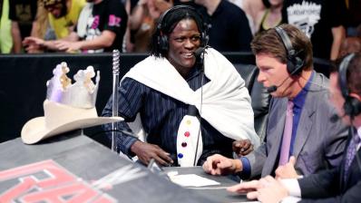 R-Truth y JBL