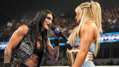 Rhea Ripley y Tiffany Stratton