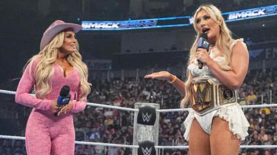 Tiffany Stratton y Trish Stratus 