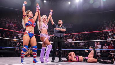 Blake Monroe y Jordynne Grace 