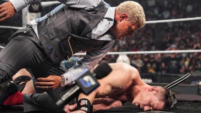 Cody Rhodes ataca a John Cena Cody Rhodes ataca a John Cena