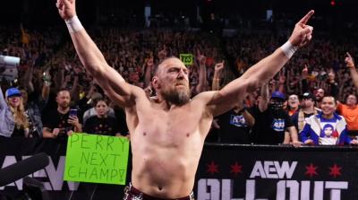 Bryan Danielson realizando el gesto de 'Yes' Bryan Danielson realizando el gesto de 'Yes'
