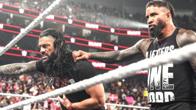 Superestrellas de WWE Roman Reigns y Jey Uso Superestrellas de WWE Roman Reigns y Jey Uso