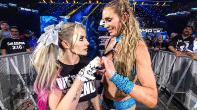 Las superestrellas de WWE Alexa Bliss y Charlotte Flair Las superestrellas de WWE Alexa Bliss y Charlotte Flair