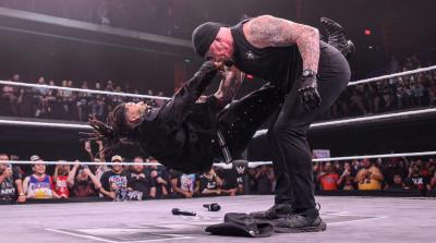 Undertaker ataca a Trick Williams en WWE NXT Undertaker ataca a Trick Williams en WWE NXT