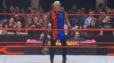 Dustin Rhodes con el Campeonato TNT